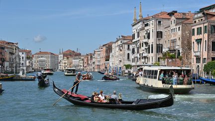 Le Grand Canal de Venise (Italie), le 31 juillet 2023. (ANDREA PATTARO / AFP)