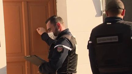 En direct de Sablé-sur-Sarthe (Sarthe), où a été retrouvée la joggeuse qui avait disparu depuis lundi 8 novembre en soirée, Camille Guttin fait le point sur l'enquête. (FRANCE 3)