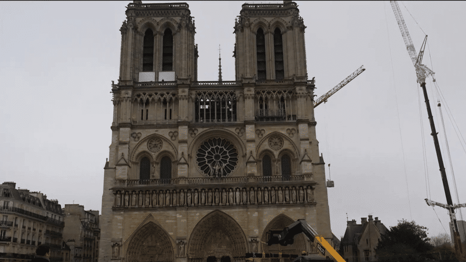 Notre-Dame de Paris : la cloche des Jeux olympiques de Paris 2024 installée dans la cathédrale