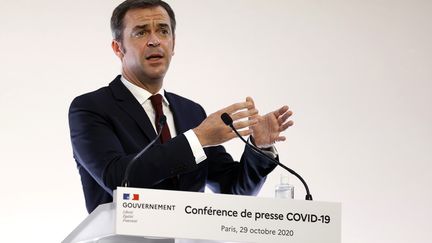 Le ministre de la Santé, Olivier Véran, lors d'une conférence de presse sur l'épidémie de Covid-19, le 29 octobre 2020. (IAN LANGSDON / AFP)