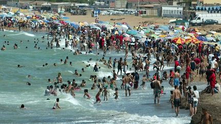 Plage de Tipaza en 2003 (HOCINE ZAOURAR / AFP)