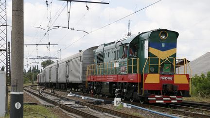 Le train r&eacute;frig&eacute;r&eacute; transportant environ 200 corps de victimes du vol MH17 arrive &agrave; Kharkiv, sous contr&ocirc;le ukrainien, le 22 juillet 2014.&nbsp; ( GLEB GARANICH / REUTERS)