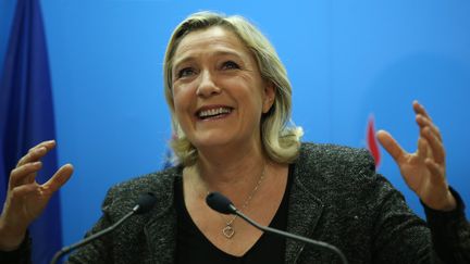 La pr&eacute;sidente du Front national Marine Le Pen donne une conf&eacute;rence de presse, le 23 mars 2014 &agrave; Nanterre, apr&egrave;s le premier tour des &eacute;lections municipales. (KENZO TRIBOUILLARD / AFP)