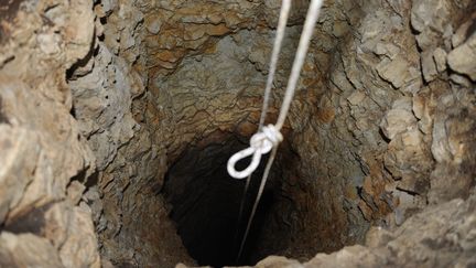 Un spéléologue mineur blessé et coincé à plus de 200 mètres dans un gouffre du massif du Vercors, dans la Drôme