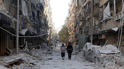 Dans une rue d'Alep (Syrie), le 24 septembre 2016. (IBRAHIM EBU LEYS / ANADOLU AGENCY / AFP)