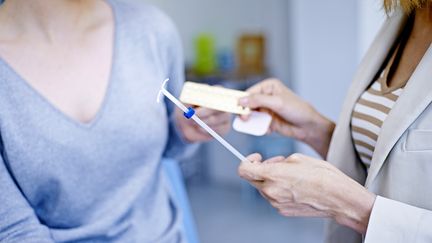 Dans les institutions qui accueillent des personnes handicapées, le personnel de santé préfère généralement que les femmes sous contraceptifs prennent des pilules sans interruption, pour faciliter le suivi de la prise. (Photo d'illustration)&nbsp; (AFP)