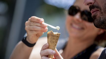 L'ONG Foodwatch a retrouvé des dérivés d'insectes et des additifs controversés pour la santé dans quatre marques de glaces industrielles.&nbsp; (PICTURE ALLIANCE / GETTY IMAGES)