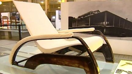 Les fauteuils signés Jean Prouvé sont très prisés des collectionneurs et galeristes
 (France 3 - Culturebox)