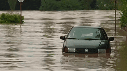 Le réchauffement climatique, entraîne, selon le GIEC, une augmentation du nombre des inondations. Des plans de prévention sont mis en place dans certaines communes. Exemple dans les Landes. (France 3)