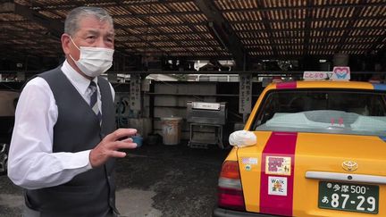 À Tokyo, Kunio Kodozuka vient de fêter ses 80 ans mais il continue de travailler dix jours par mois au volant de son taxi. (CAPTURE D'ÉCRAN FRANCE 3)