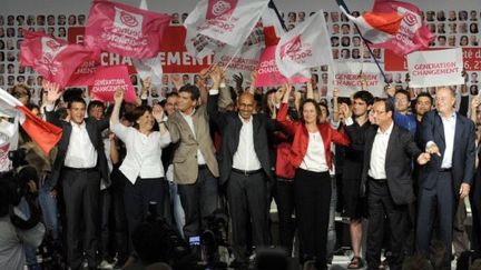 Photo de famille, dimanche midi, à La Rochelle pour la clôture de l'université d'été du PS (AFP)