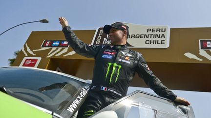 Stéphane Peterhansel et sa Mini triomphent sur le Dakar 2013 (ERNESTO BENAVIDES / AFP)