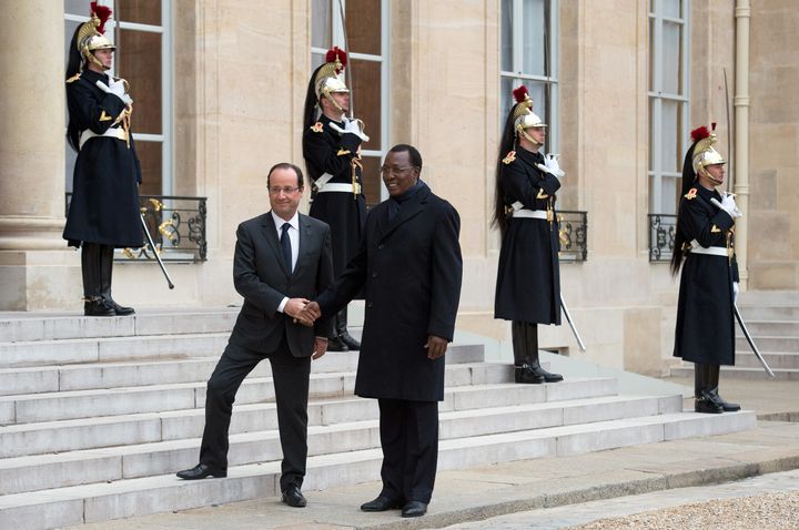 Fran&ccedil;ois Hollande et Idriss D&eacute;by, pr&eacute;sident du Tchad, le 5 d&eacute;cembre 2012, &agrave; l'Elys&eacute;e. (MARTIN BUREAU / AFP)