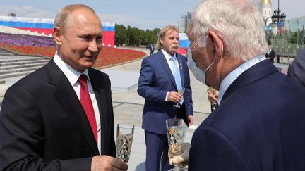 Le président russe Vladimir Poutine lors d'une cérémonie officielle le 12 juin 2020 (MICHAEL KLIMENTYEV/SPUTNIK/KREMLIN POOL / POOL / SPUTNIK POOL)