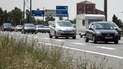 Quelque 37% des conducteurs observ&eacute;s durant l'&eacute;tude ont d&eacute;pass&eacute; all&egrave;grement les 130 km/h autoris&eacute;s. (JEAN-PHILIPPE KSIAZEK / AFP)