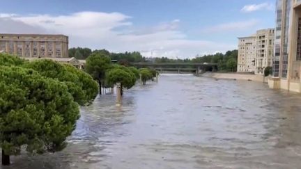 Intempéries : des crues éclair touchent l'Hérault et le Gard (FRANCEINFO)