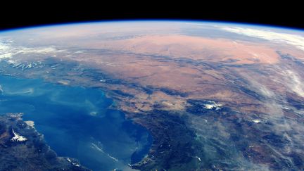 Une vue sur le détroit de Gibraltar entre l'Espagne et l'Afrique prise depuis la Station spatiale internationale, le 13 mars &nbsp;2016. (ESA / NASA / GETTY IMAGES)