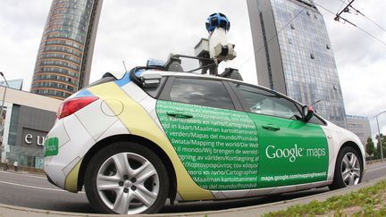 Une voiture Google &agrave; Vilnius (Lituanie), le 7 juin 2012. (PETRAS MALUKAS / AFP)