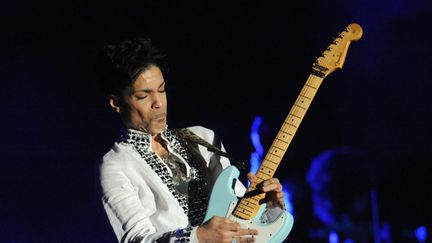 Prince lors d'un concert à Indio (Californie), le 26 avril 2008. (MAXPPP)