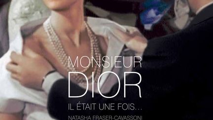 Couverture du livre "Monsieur Dior. Il était une fois" de Natasha Fraser-Cavassoni. Éditeur : Pointed Leaf Press.
 (Dior)