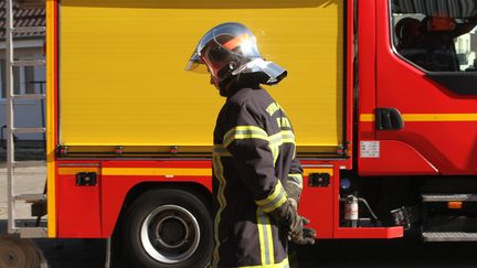 Les sapeurs-pompiers ont retrouvé la femme dans le hall de l'immeuble. (JEAN-FRANCOIS FREY / MAXPPP)