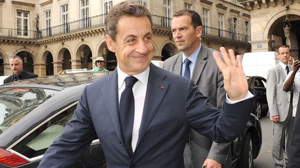 L'ancien pr&eacute;sident de la R&eacute;publique, Nicolas Sarkozy, quitte l'h&ocirc;tel Regina, &agrave; Paris, le 28 juin 2012. (SIPA)