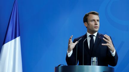 Emmanuel Macron donne une conférence de presse à Berlin (Allemagne), le 29 avril 2019. (ABDULHAMID HOSBAS / ANADOLU AGENCY / AFP)