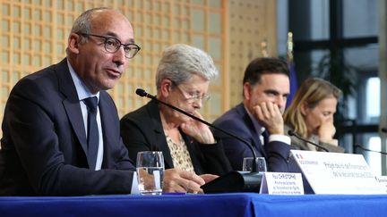 Paul Christophe, des Solidarités de l’Autonomie et de l’Égalité entre les femmes et les hommes, Genevieve Darrieussecq, ministre de la Santé et de l'Accès aux soins de France, Laurent Saint-Martin, ministre du budget et Astrid Panosyan-Bouvet, ministre du Travail et de l'emploi lors de la présentation du projet de loi de financement de la Sécurité sociale, le 10 octobre 2024, à Paris. (ALAIN JOCARD / AFP)