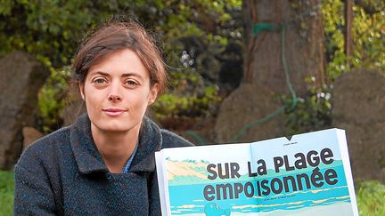 nès Léraud, autrice de la BD-enquête " Algues vertes, l'histoire interdite".&nbsp; (JULIEN BOITEL / MAXPPP)