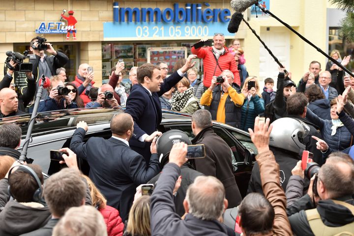 Emmanuel Macron après son vote au Touquet (Pas-de-Calais), dimanche 23 avril 2017. (PHILIPPE HUGUEN / AFP)