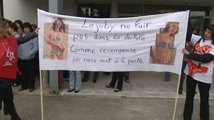 "Lejaby ne fait pas dans la dentelle", pouvait-on lire sur une pancarte lors de la manifestation à Rillieux-la-Pape. (France 3)