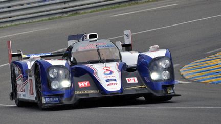 La Toyota N.8 dans le virage d'Indianapolis