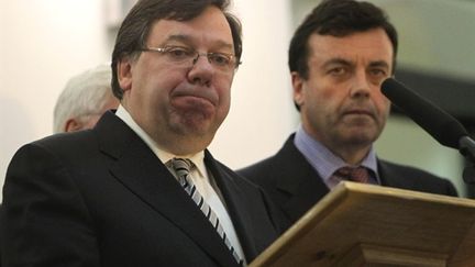 Brian Cowen, le Premier ministre irlandais (à gauche) 22 novembre 2010 (AFP/PETER MUHLY)