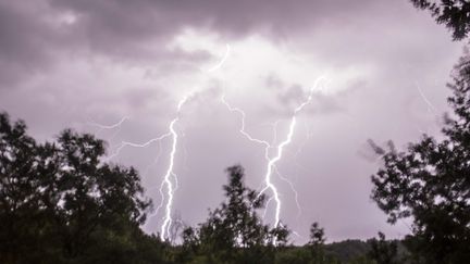 &nbsp; (Orages annoncés dans vingt départements du nord, de l'ouest et d'une partie de l'Ile-de-France © MaxPPP)