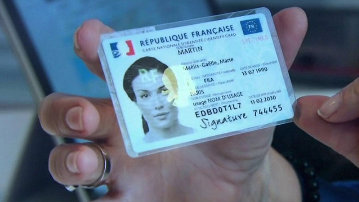 Carte D'identité : La Nouvelle Version Du Document Est Entrée En Vigueur