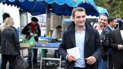 Florian Philippot, candidat frontiste aux élections régionales en Alsace-Lorraine-Champagne-Ardenne, en campagne sur le marché de Thionville (Moselle), le 19 septembre 2015. (MAXPPP)