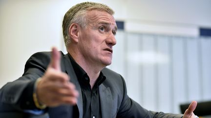 Le s&eacute;lectionneur de l'&eacute;quipe de France de football, Didier Deschamps, le 12 d&eacute;cembre 2014 &agrave; Paris au si&egrave;ge de la FFF. (FRANCK FIFE / AFP)