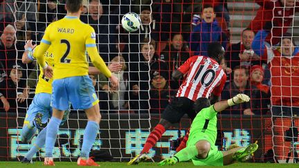 Sadio Mane marque le but de la victoire contre Crystal Palace (GLYN KIRK / AFP)