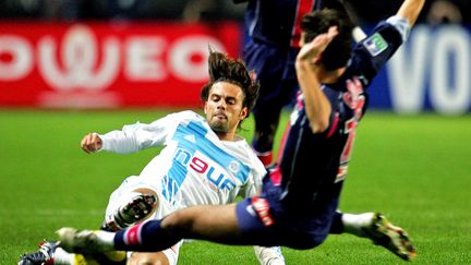 Fabrice Fiorèse avec le maillot de l'OM, ​​face au PSG, son ancienne équipe, au Parc des Princes, le 7 novembre 2024. (FRANCK FIFE / AFP)