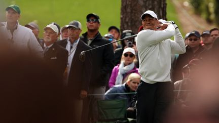 Tiger Woods lors du troisième tour du Masters, à Augusta, le 9 avril 2022 (GREGORY SHAMUS / GETTY IMAGES NORTH AMERICA  / Getty Images via AFP)