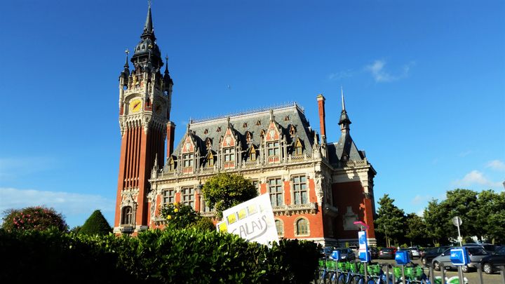 &nbsp; (Le beffroi de Calais, classé au patrimoine mondial de l'UNESCO © Benjamin Illy - Radio France)