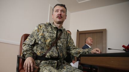 Le chef des s&eacute;paratistes pro-russes Igor Strelkov, le 10 juillet 2014, &agrave; Donetsk (Ukraine).&nbsp; ( MAXIM ZMEYEV / REUTERS )