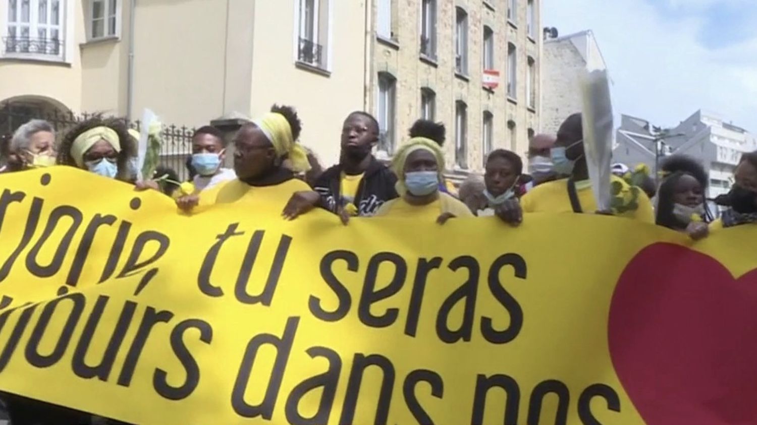 IvrysurSeine  une marche silencieuse en mémoire de Marjorie