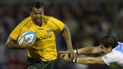 Kurtley Beale (Australie) échappe à Horacio Agulla (Argentine) lors du Four Nations 2012