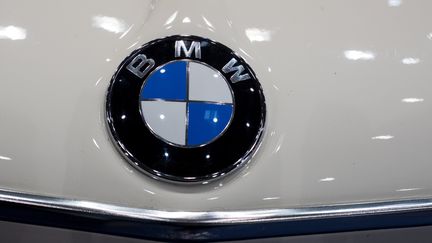 BMW rappelle, le 23 octobre 2018, plus d'un million de voitures en raison d'un problème de refroidissement. (CHRISTIAN CHARISIUS / DPA / AFP)