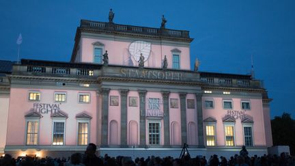 Le Staatsoper de Berlin baigné par les illuminations du Festival des lumières (30 septembre 2017)
 (Jörg Carstensen / DPA / AFP)