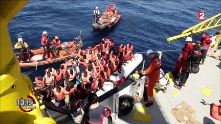 13h15 le samedi. Migrants : "Tout le monde va grimper sur le bateau !"