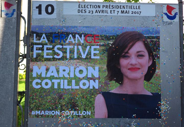 Le street-artist Jaeraymie a parodié les affiches de la campagne présidentielle avec, ici, une candidature de "Marion Cotillon" collée à Paris en avril 2017. (CLAUDE DEGOUTTE / JAERAYMIE / COMBO)