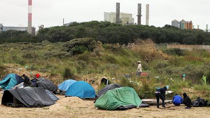  (©Maxppp C'est dans la zone des dunes, près de l'usine de Tioxide, que les migrants se sont battus.)