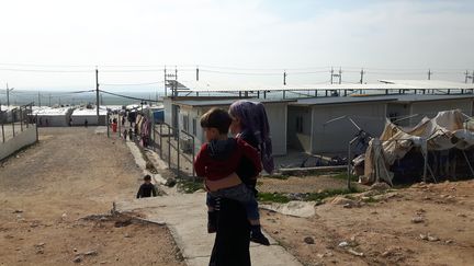 Le camp de Zakho, au nord-ouest du Kurdistan, où vit aujourd'hui Noura et ses trois enfants, délivrés de Daech par&nbsp;le bureau de sauvetage des otages yézidis. (ALICE SERRANO / RADIO FRANCE)